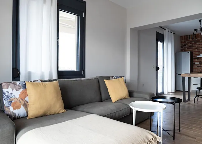 Cos Seafront Apartament *