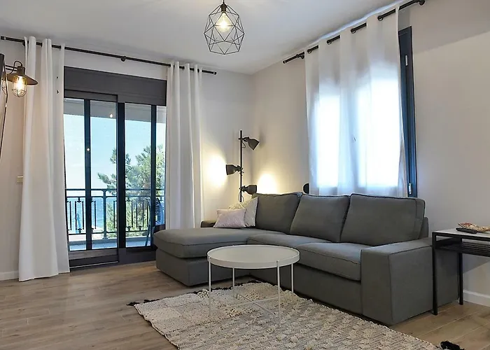 Cos Seafront Apartament *