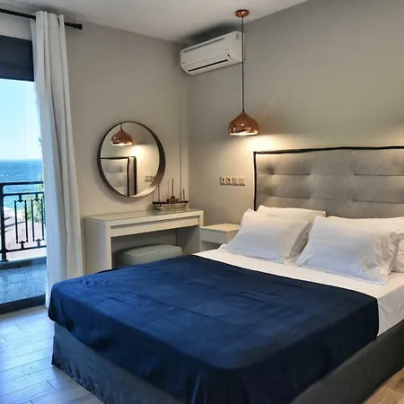 Cos Seafront Apartment *